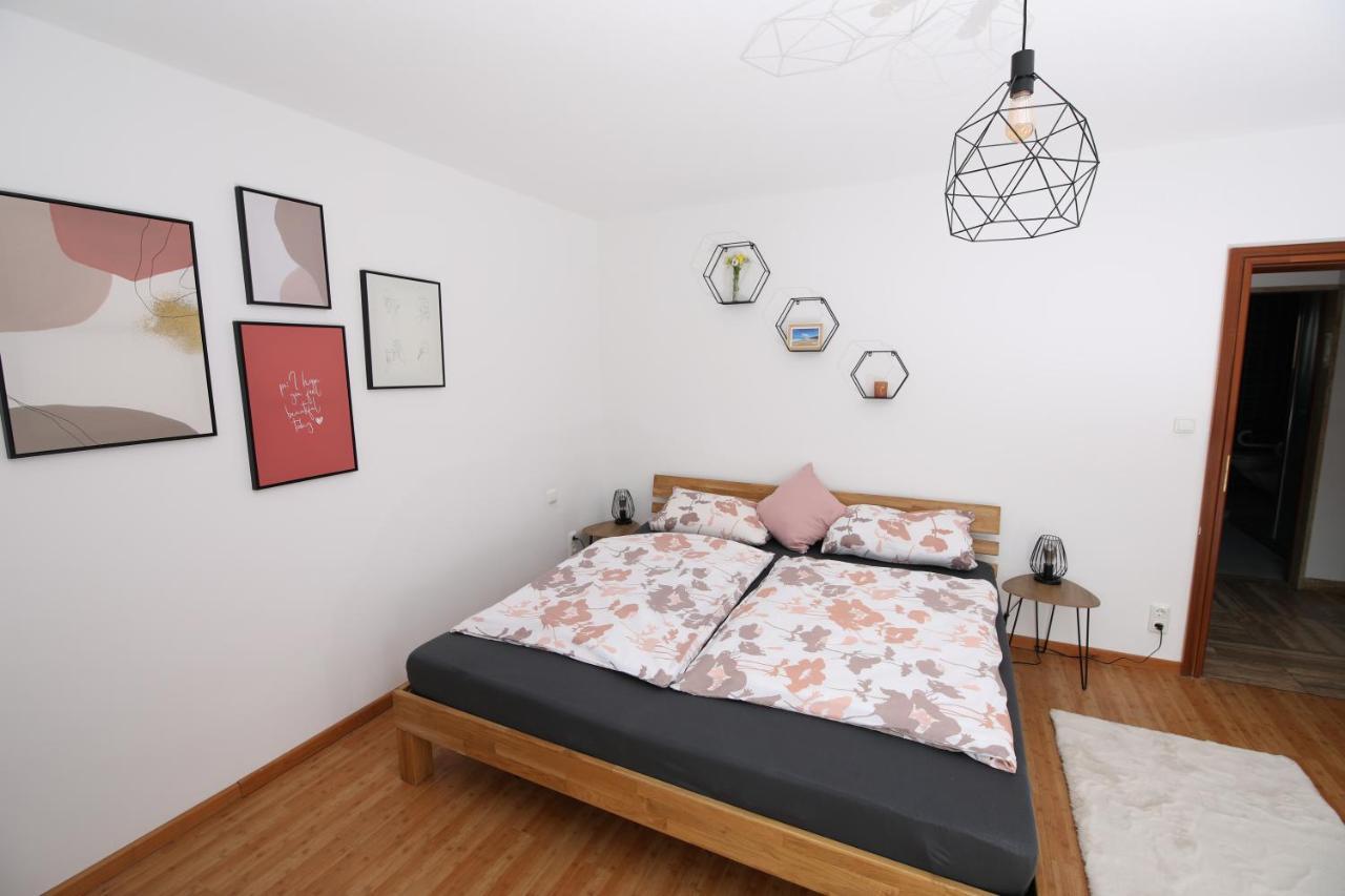 Moderne, Herzliche Und Grosse Ferienwohnung Mitten Im Naturpark Grebenhain Exterior foto